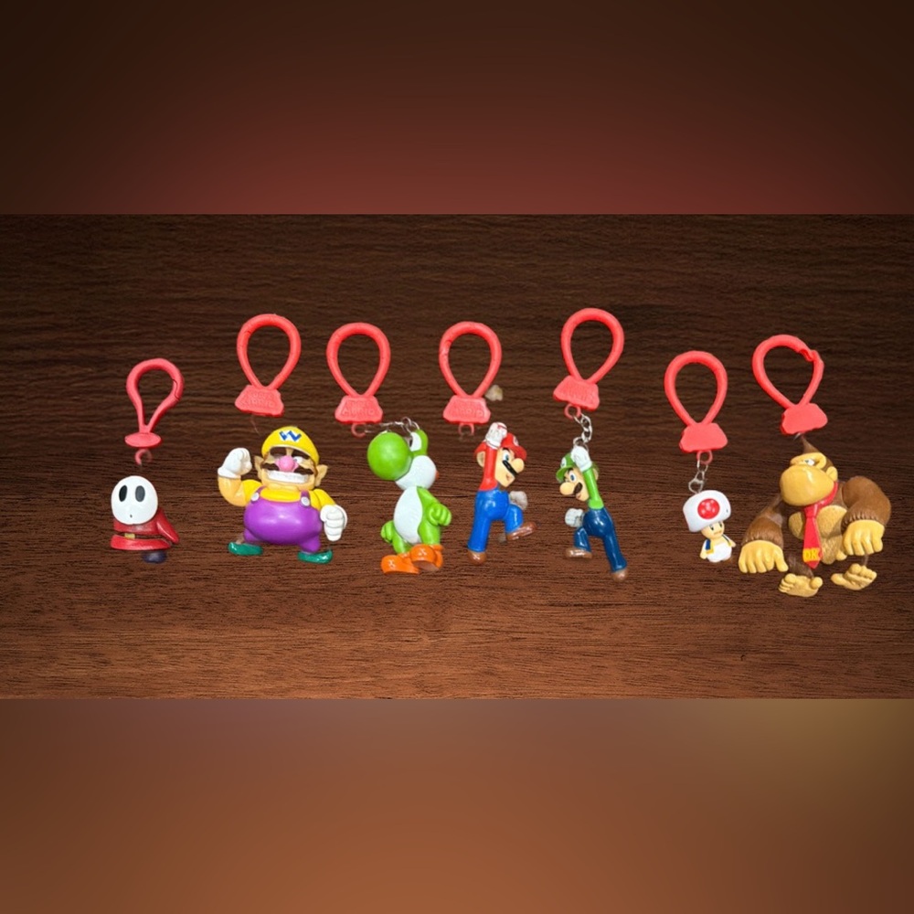 SUPER MÁRIO BROS. BUNDLE OF 7 MINI FIGURES KEYCHAIN.2”